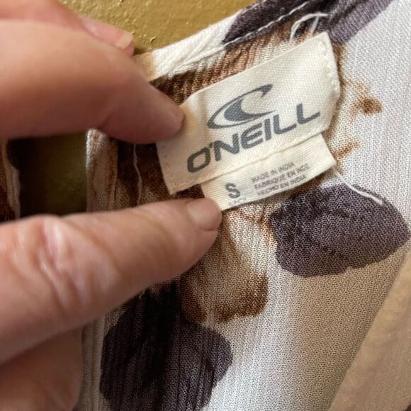 ONEILL size S jumpsuit (shorts) crepe floral lace up front key hole back. - Picture 5 of 7